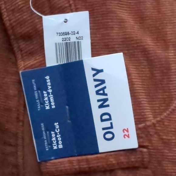 22 - Old Navy | Extra High-Waisted Kicker Corduroy Boot-Cut Pants - Picture 7 of 8